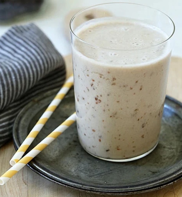 Date shake smoothie