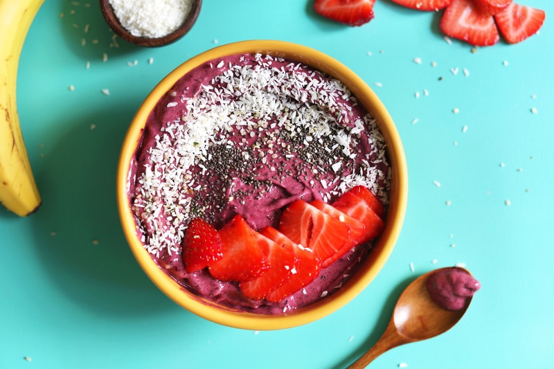 Berry smoothie bowl