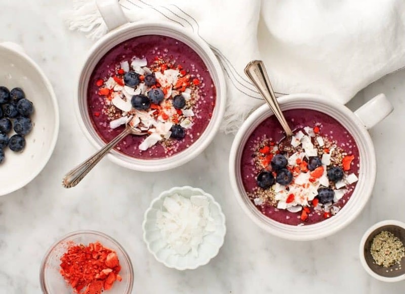 Berry superfood smoothie bowl