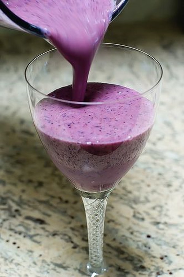 Blueberry yogurt smoothie