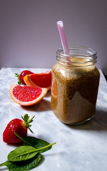 Grapefruit, Strawberry & Spinach Detox Smoothie