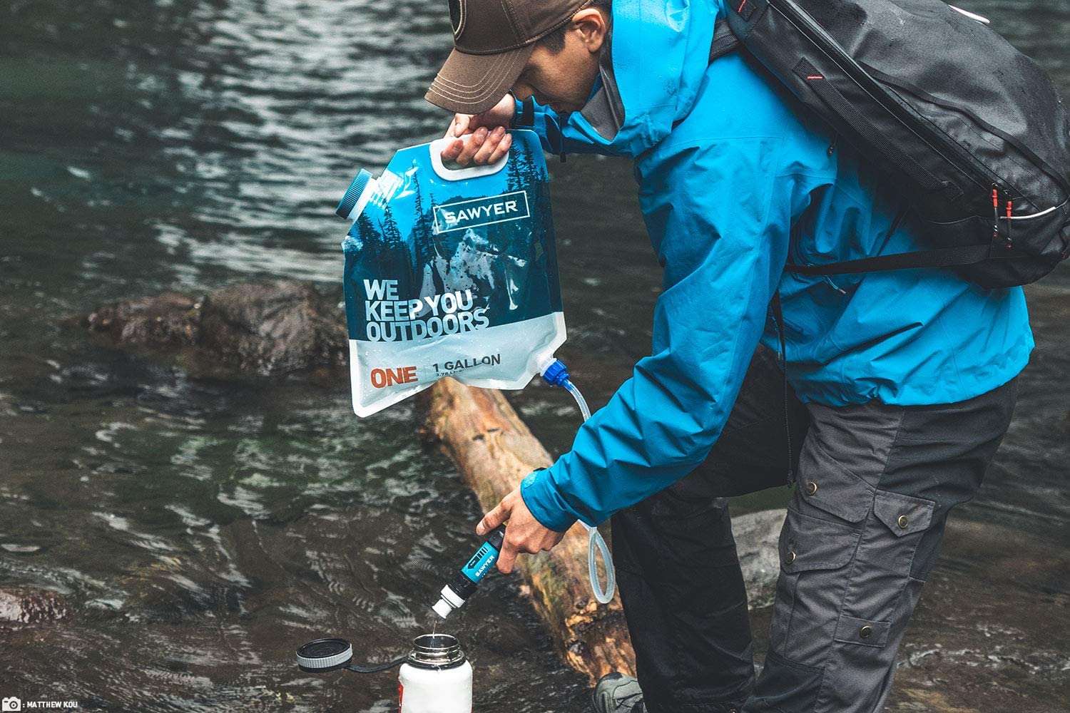 A gravity water filter