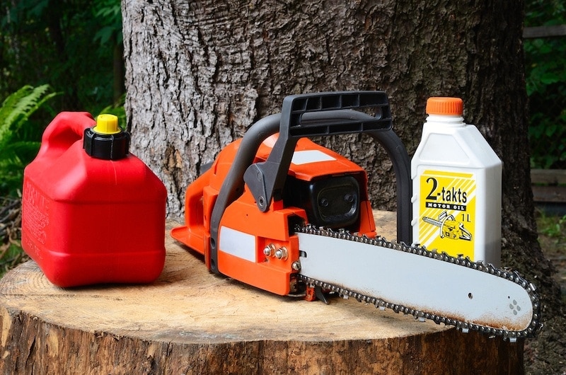 Chainsaw gas can and oil