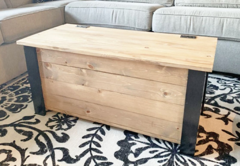 DIY Farmhouse Toy Box