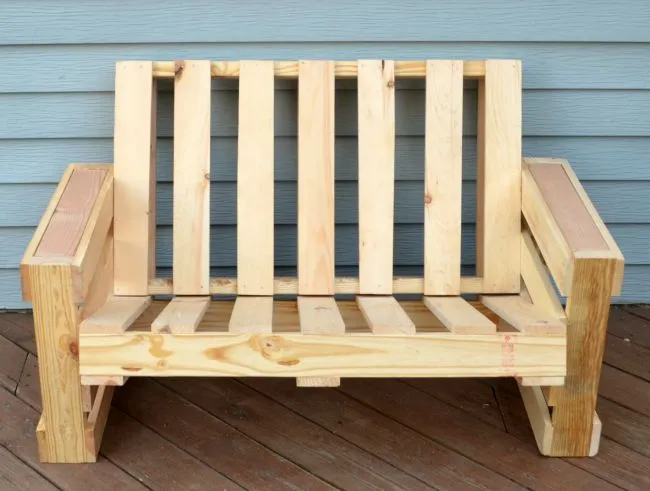 DIY Pallet bench plan