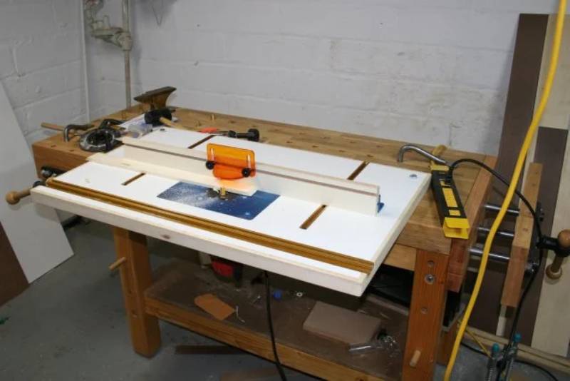 DIY bench-mounted router table