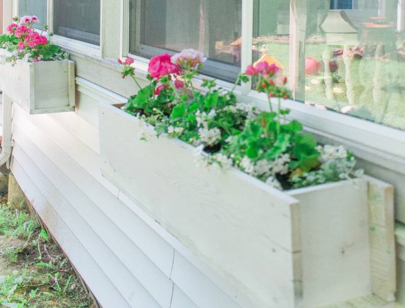 DIY easy flower window box