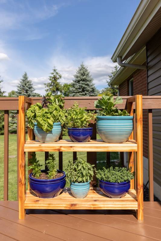 DIY outdoor plant stand