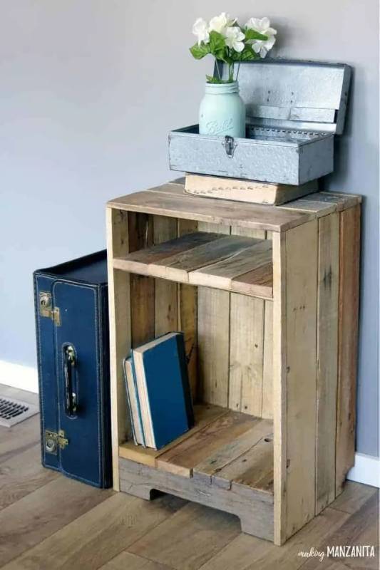 DIY pallet wood side table with rustic style