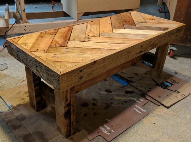DIY reclaimed pallet wood herringbone outdoor bench