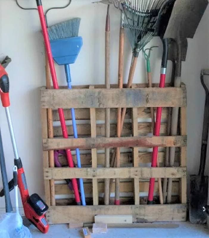 DIY wood pallet garden tools rack