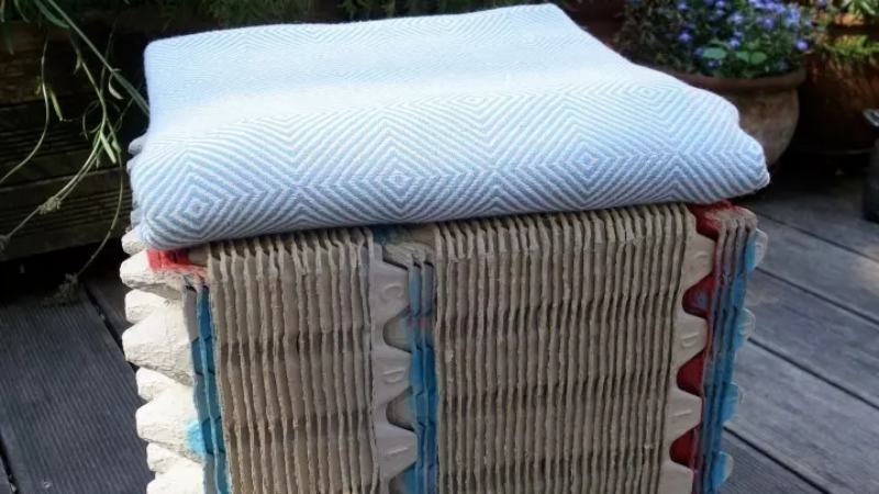 Hocker aus Eierkartons ~ Upcycling Quelle - Frag-Mutti.de- https-__www.frag-mutti.de_hocker-aus-eierkartons-upcycling-a54025_