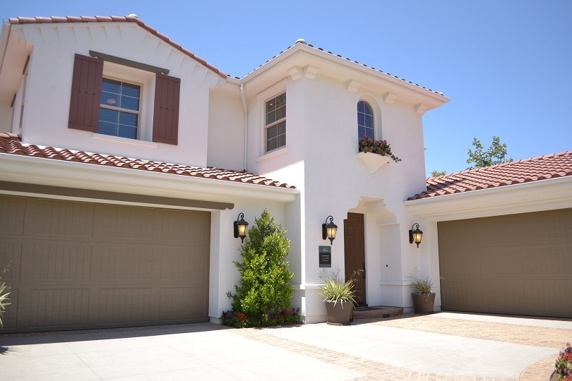 House with a garage