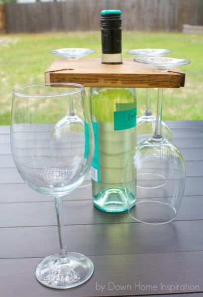 How to Make a DIY Holder for a Wine Bottle and Glasses