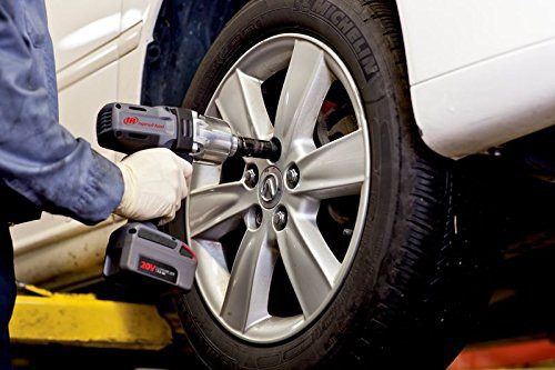 Ingersoll Rand W7150-K2 tightening the rim