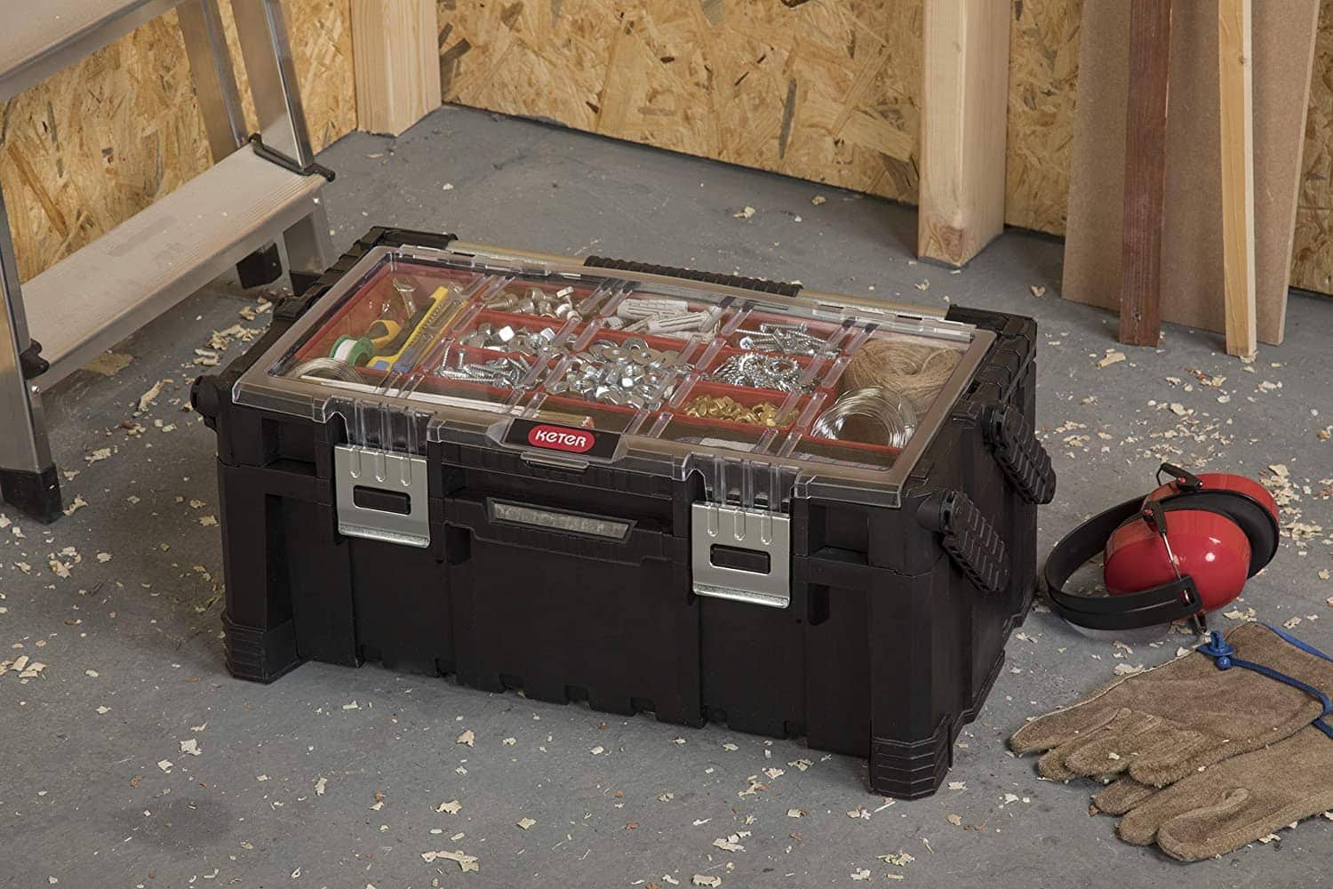 KETER 22 Inch Cantilever Plastic Portable Tool Box