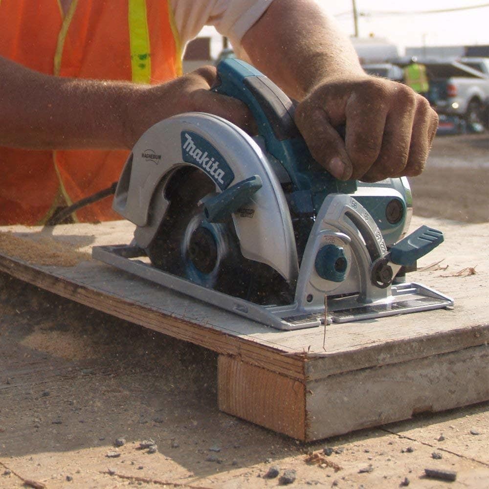 Makita 5007MG Magnesium while using