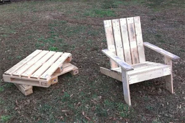 Pallet Adirondack Chair by FeedUrself