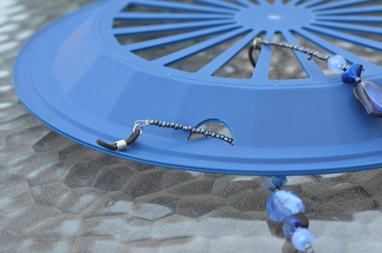 Plate holder bird feeder