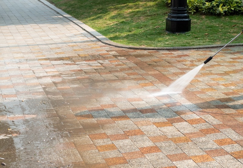Powerwashing Driveway_shutterstock_Vietnam Stock Images