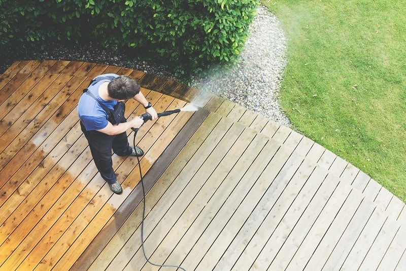 Pressure Washer Before and After_shutterstock_bubutu