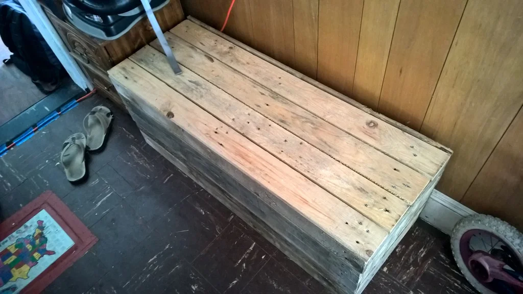 Recycled pallet storage bench