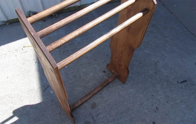 Simple DIY Blanket or Quilt Rack