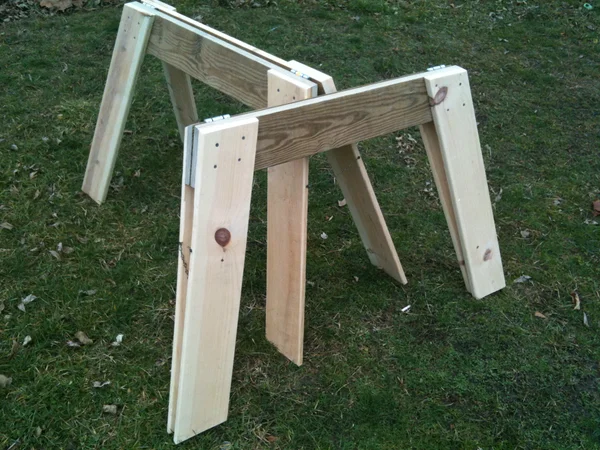 Simple easy folding sawhorses