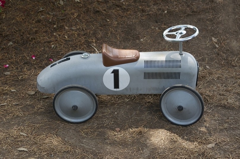 Toy car