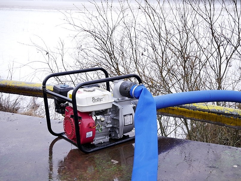 Water pump with pipes