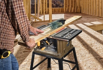 a contractor using a table saw