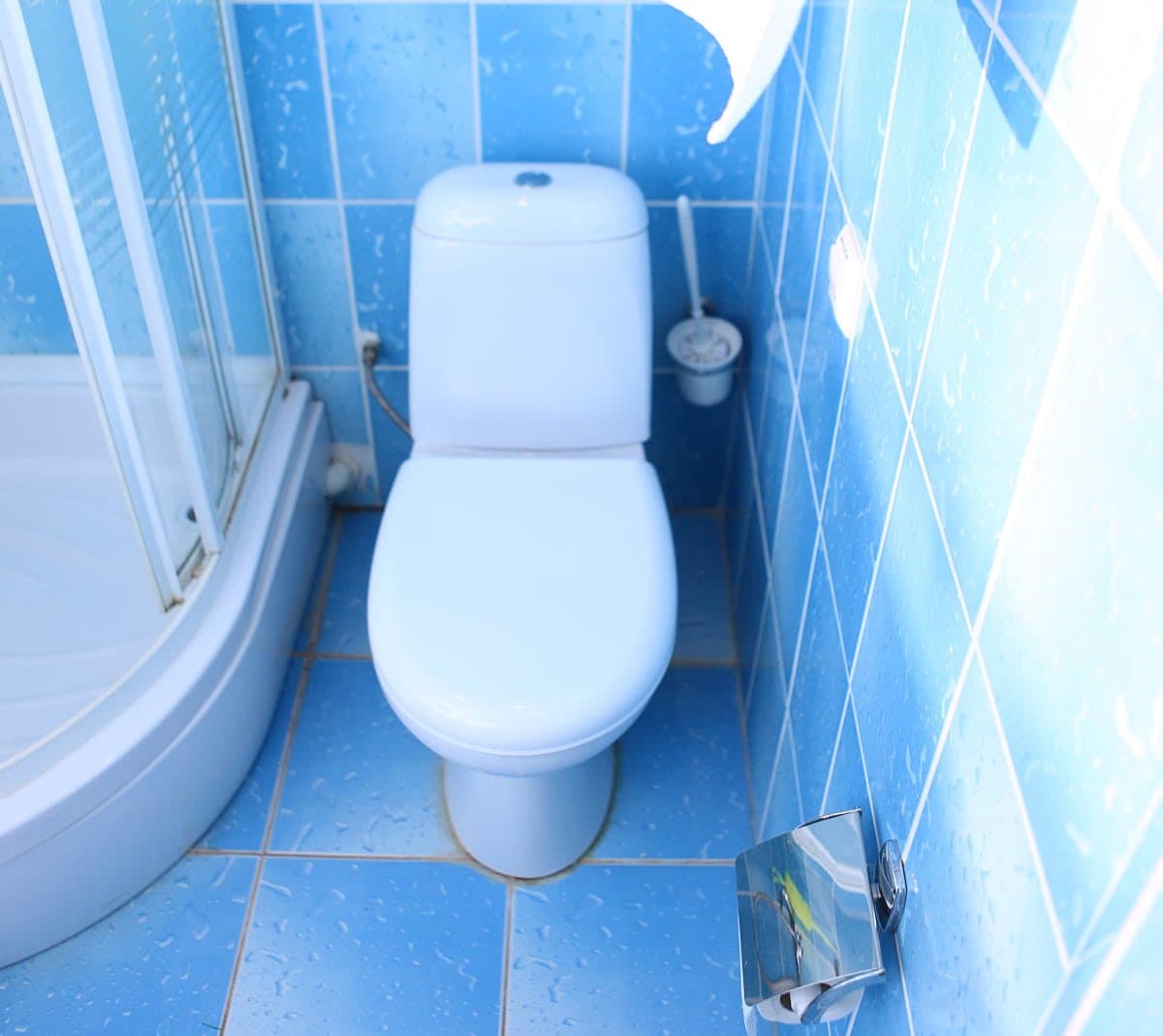 blue ceramic bathroom