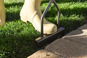 close up Yard Butler EDGE-180 Step Edger