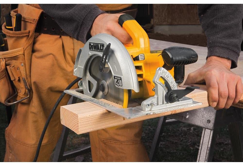 close up using DEWALT DWE575SB