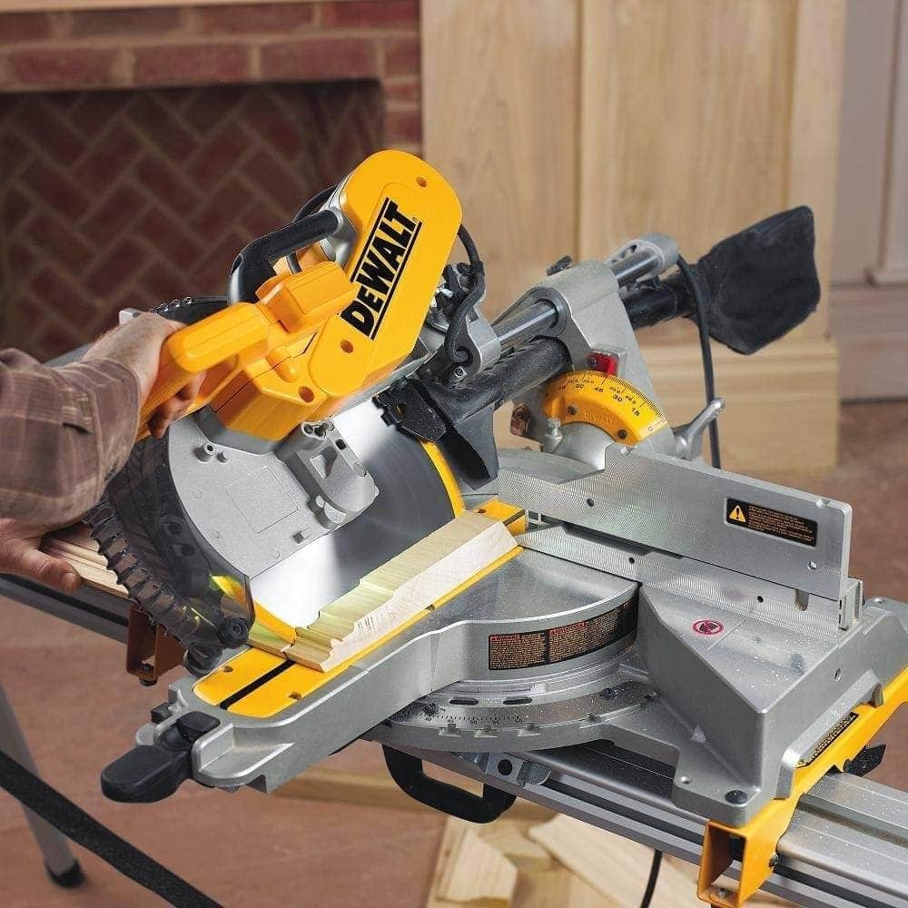 cutting woods using dewalt