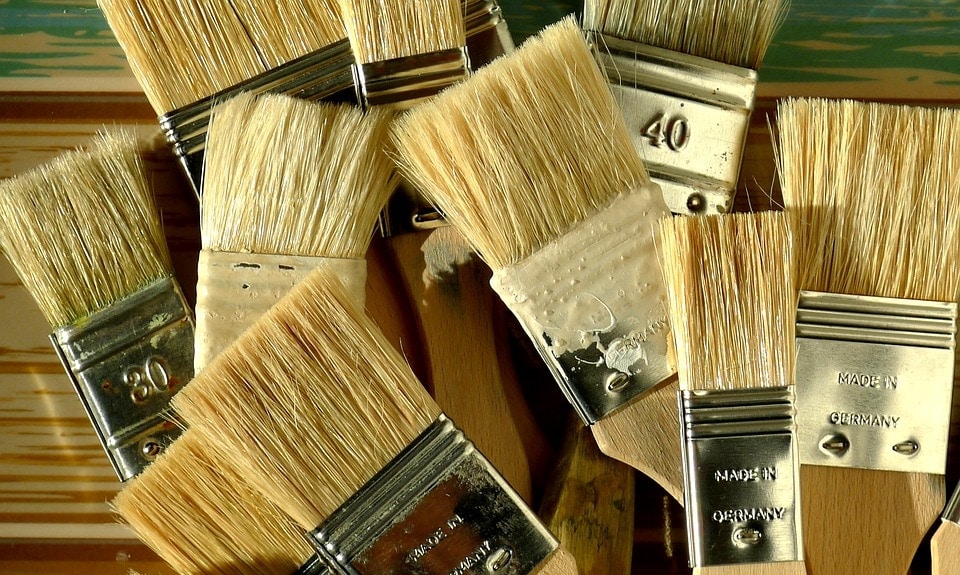 different paint brushes