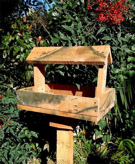 diy reclaimed pallet bird feeder