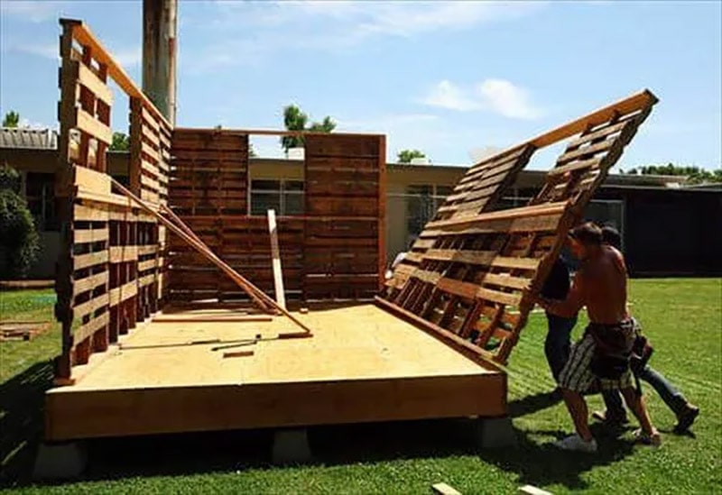 diy tiny pallet house