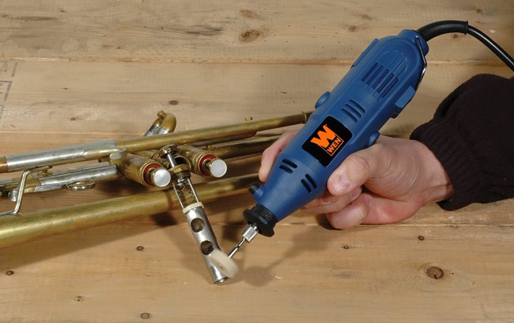 hand using WEN 2305 Rotary Tool Kit