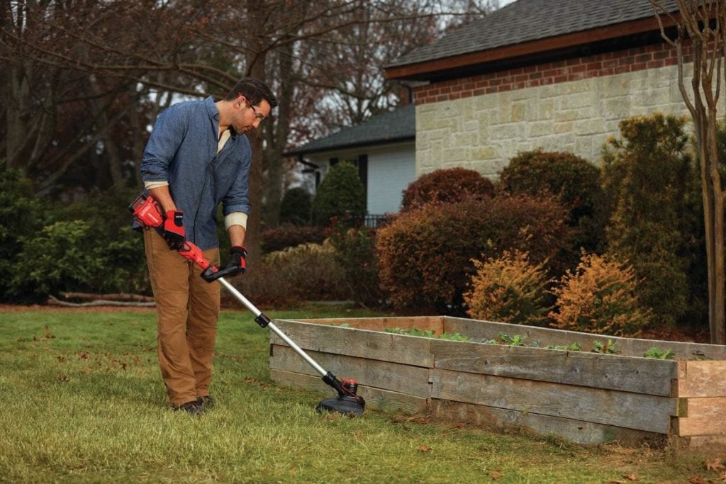 man using CRAFTSMAN CMCST910M1 String Trimmer : Edger