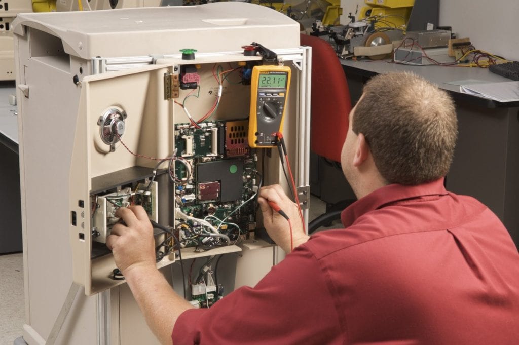 man using Fluke 179