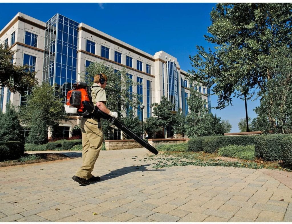 man using Husqvarna 350BT