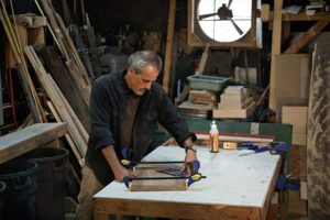man using IRWIN 1964758 QUICK-GRIP Clamps