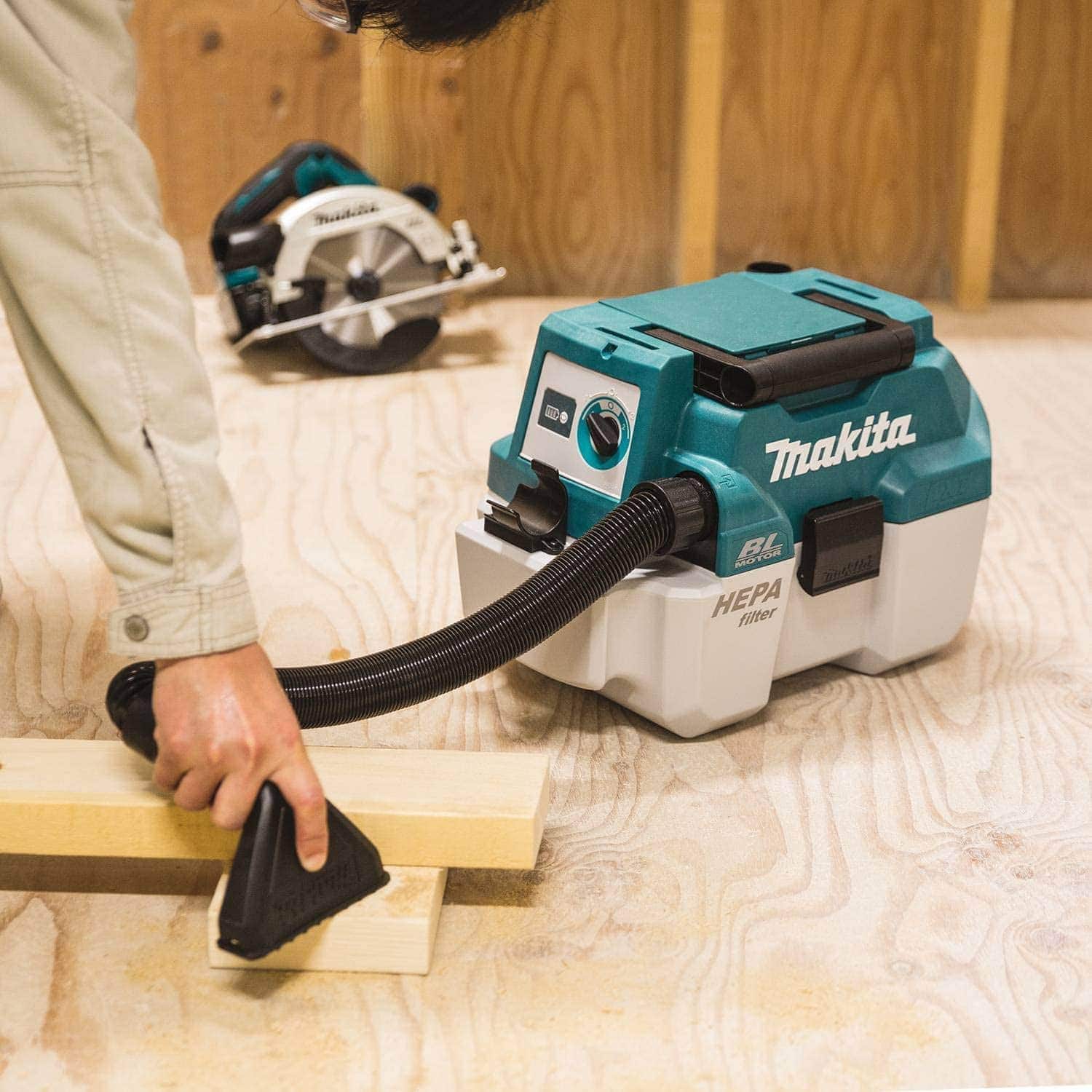 person using Makita XCV11Z Portable Wet:Dry Vacuum