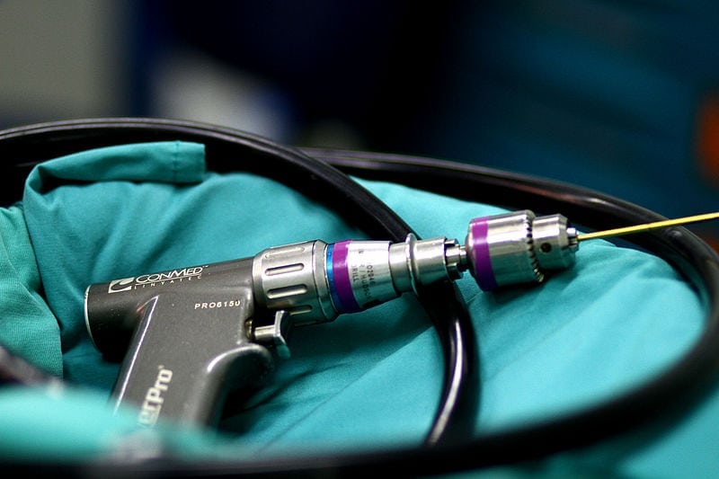 pneumatic cranial drill