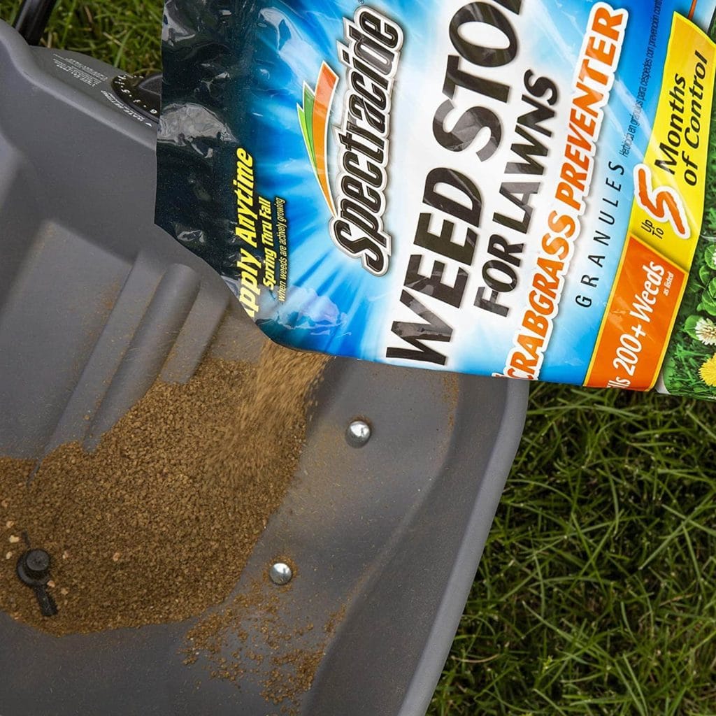 preparing Spectracide HG-95703 Lawn Weed Killer