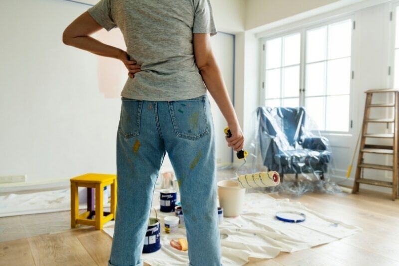 rubber gloves applies a glossy white paint finish