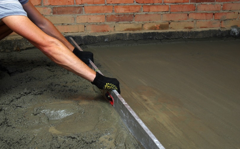 screeding indoor cement