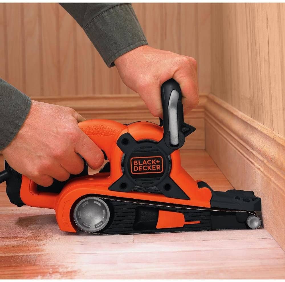 using BLACK+DECKER DS321 Belt Sander
