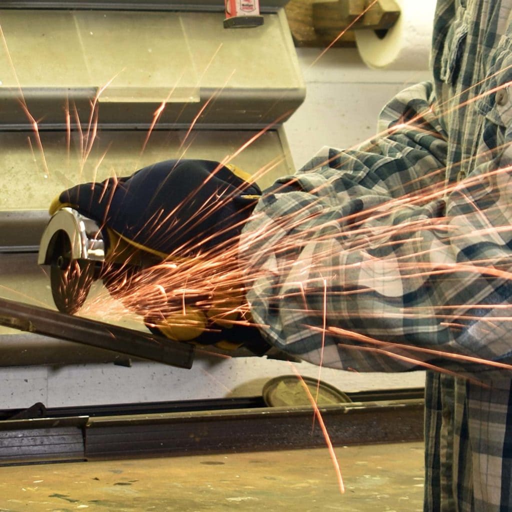 using Campbell Hausfeld XT200000 Air Cut Off Tool